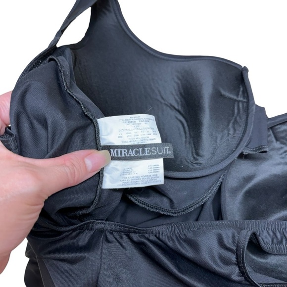 Miraclesuit Plus Size 20W Escape Underwire One Piece Swimsuit Must Haves Black - Picture 8 of 15